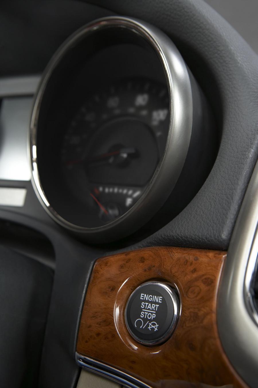 Jeep Grand Cherokee 2011 года  (фото 37 из 91)